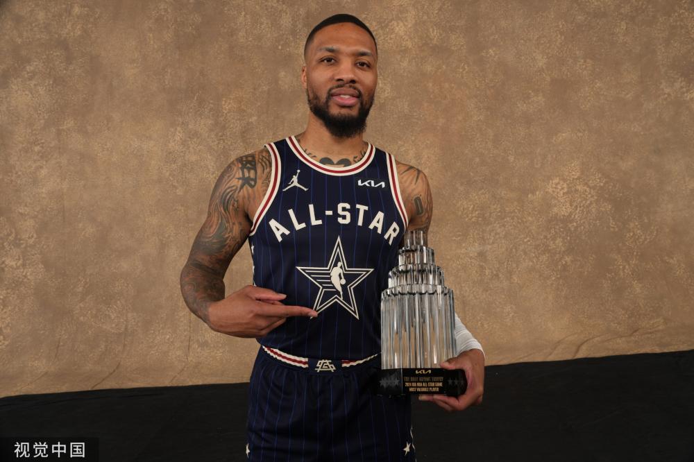 吉鲁在演讲 吉鲁在演讲