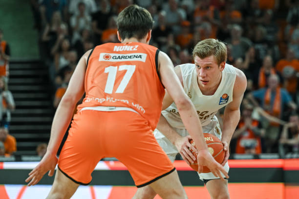 决定采取循 决定采取循